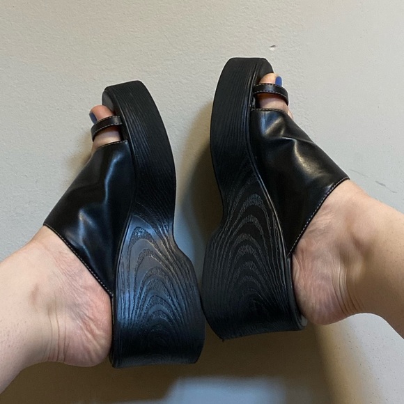 MGD Platform Sandals - Picture 3 of 4